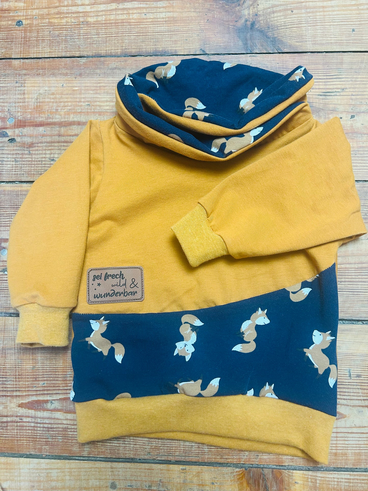 Hoodie mit Stehkragen 74